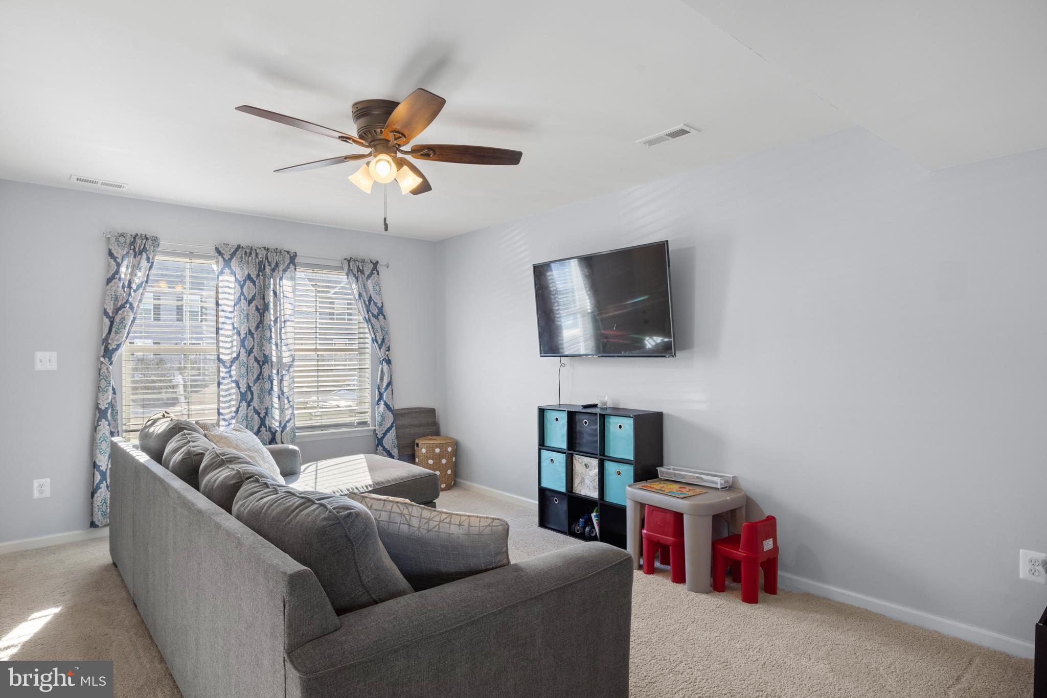 WHISPERING PINES - Residential