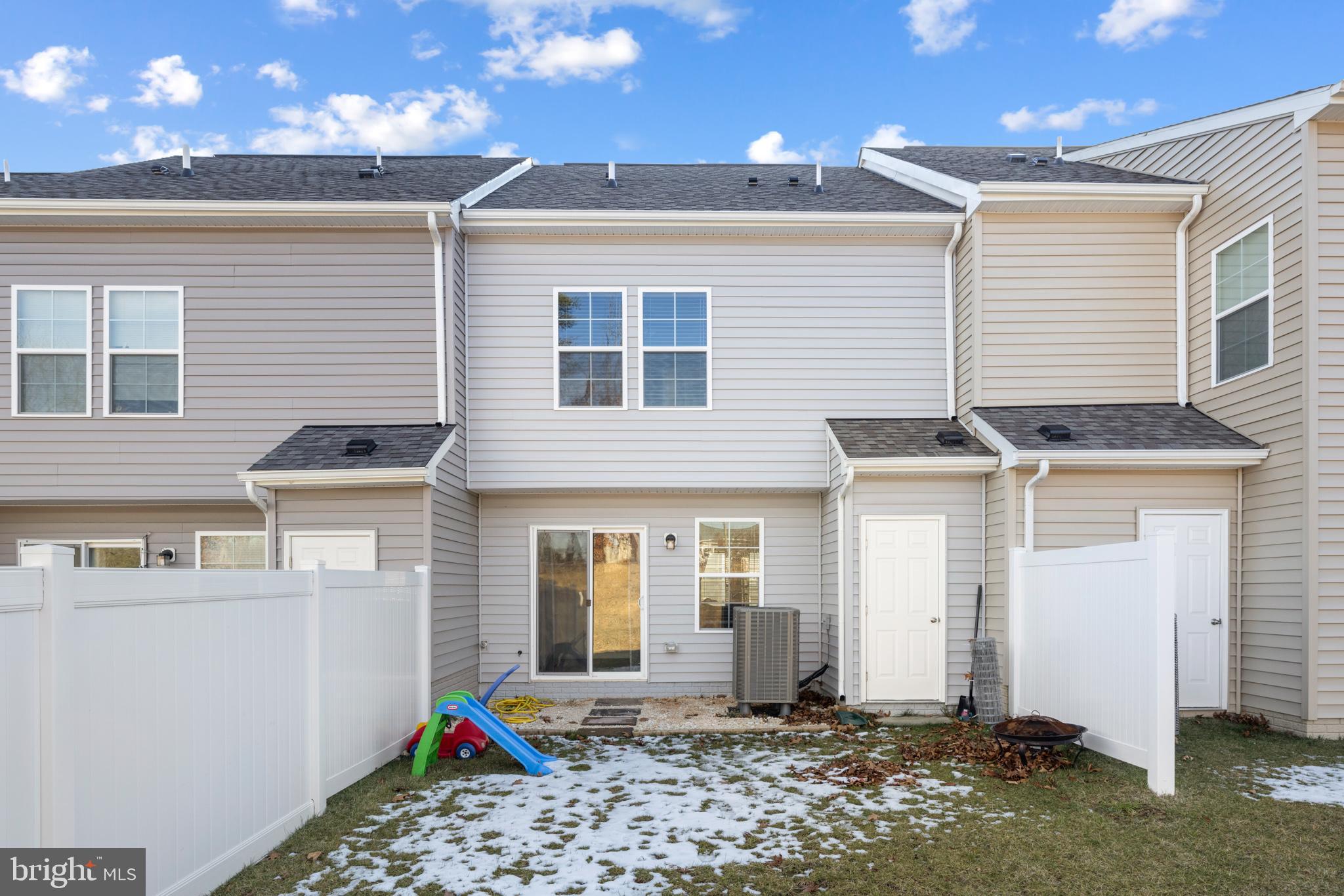 WHISPERING PINES - Residential