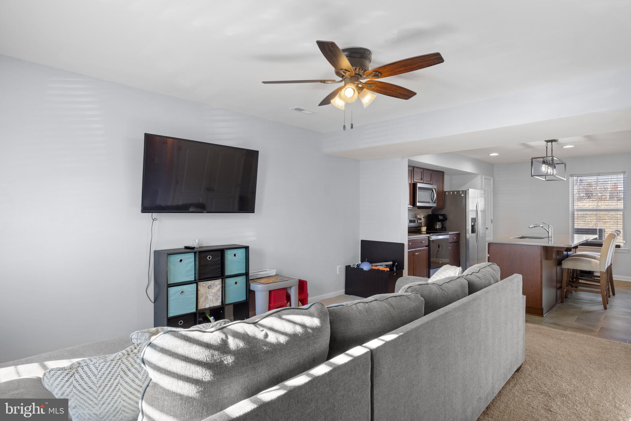 WHISPERING PINES - Residential