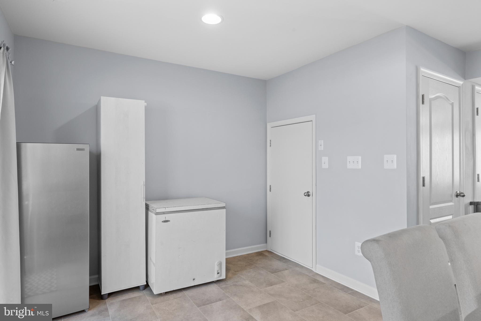 WHISPERING PINES - Residential