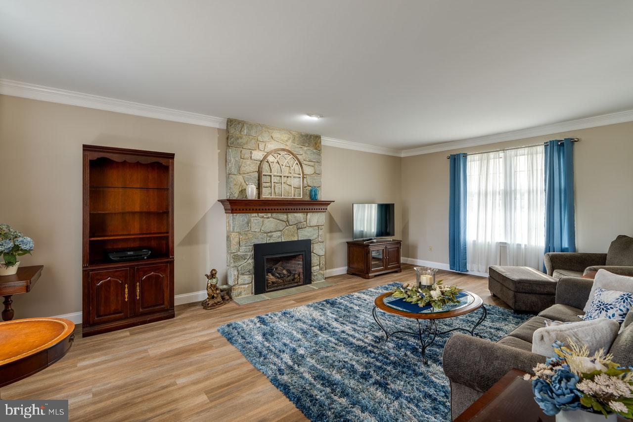 18 S WESTVIEW DRIVE