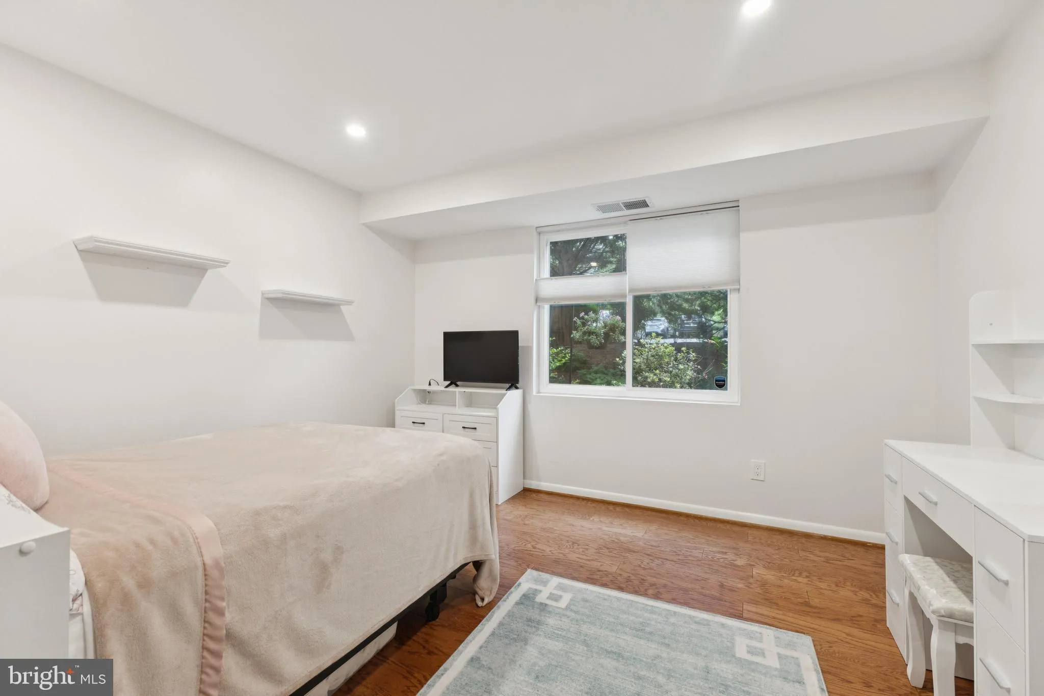 Bethesda, Maryland 20817, United States, 2 Bedrooms Bedrooms, ,2 BathroomsBathrooms,Residential,Active,169006