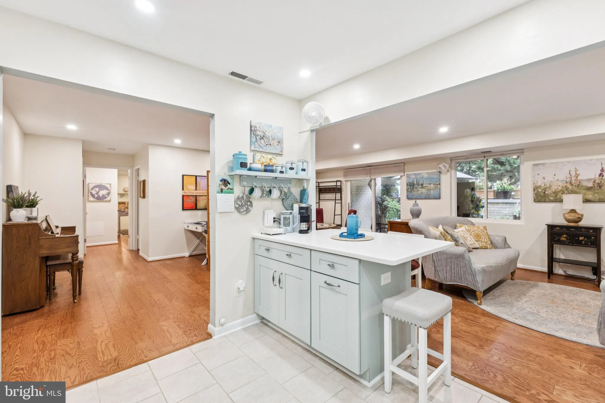 Bethesda, Maryland 20817, United States, 2 Bedrooms Bedrooms, ,2 BathroomsBathrooms,Residential,Active,169006