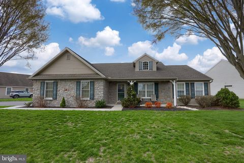 Photo of 737 Heather Ridge, MANHEIM, PA 17545 (MLS # PALA2068330)