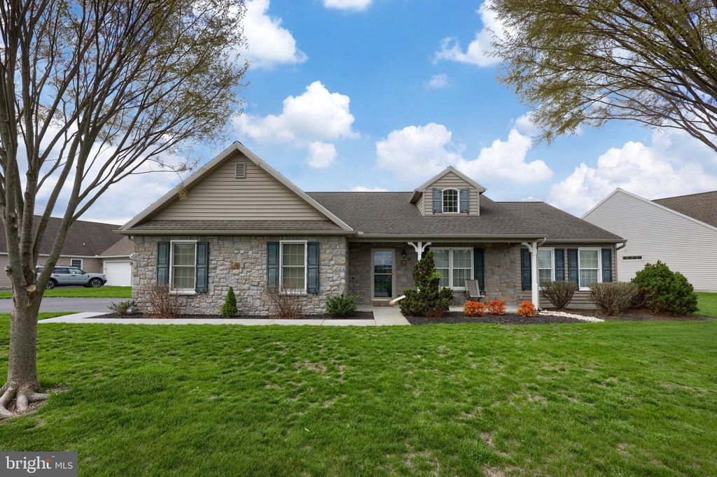 Photo of 737 Heather Ridge, MANHEIM, PA 17545 (MLS # PALA2068330)