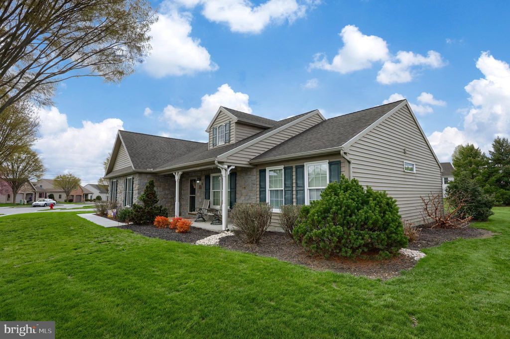 Photo of 737 Heather Ridge, MANHEIM, PA 17545 (MLS # PALA2068330)