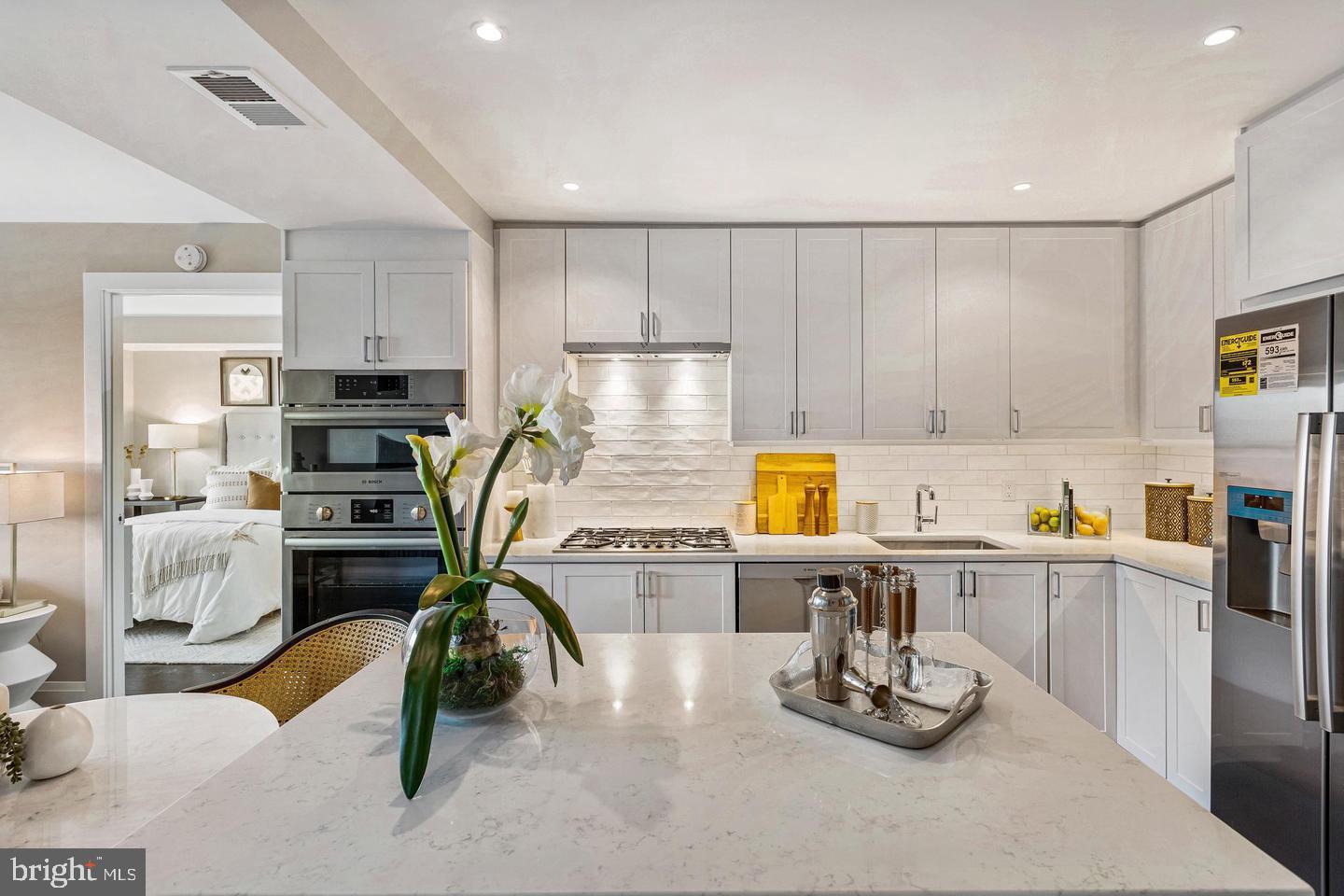 925 N FAIRFAX STREET 1004