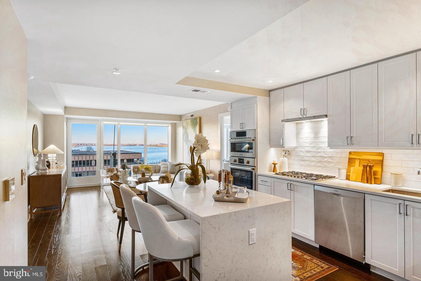 925 N FAIRFAX STREET 1004