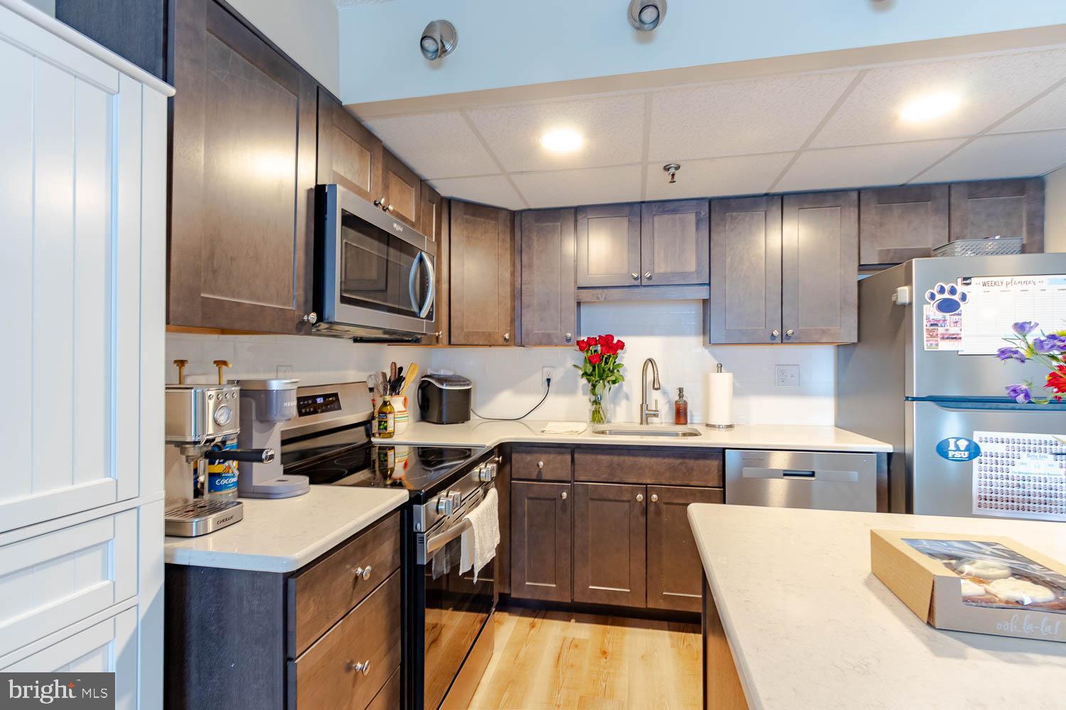 UNIVERSITY GATEWAY - Residential