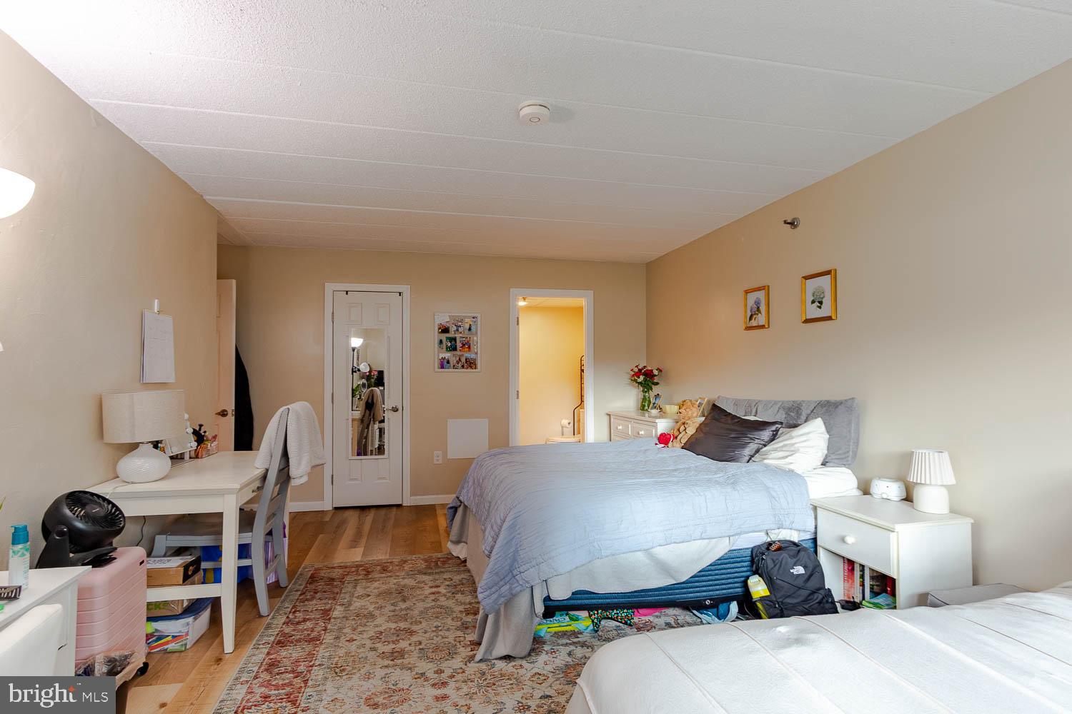 UNIVERSITY GATEWAY - Residential