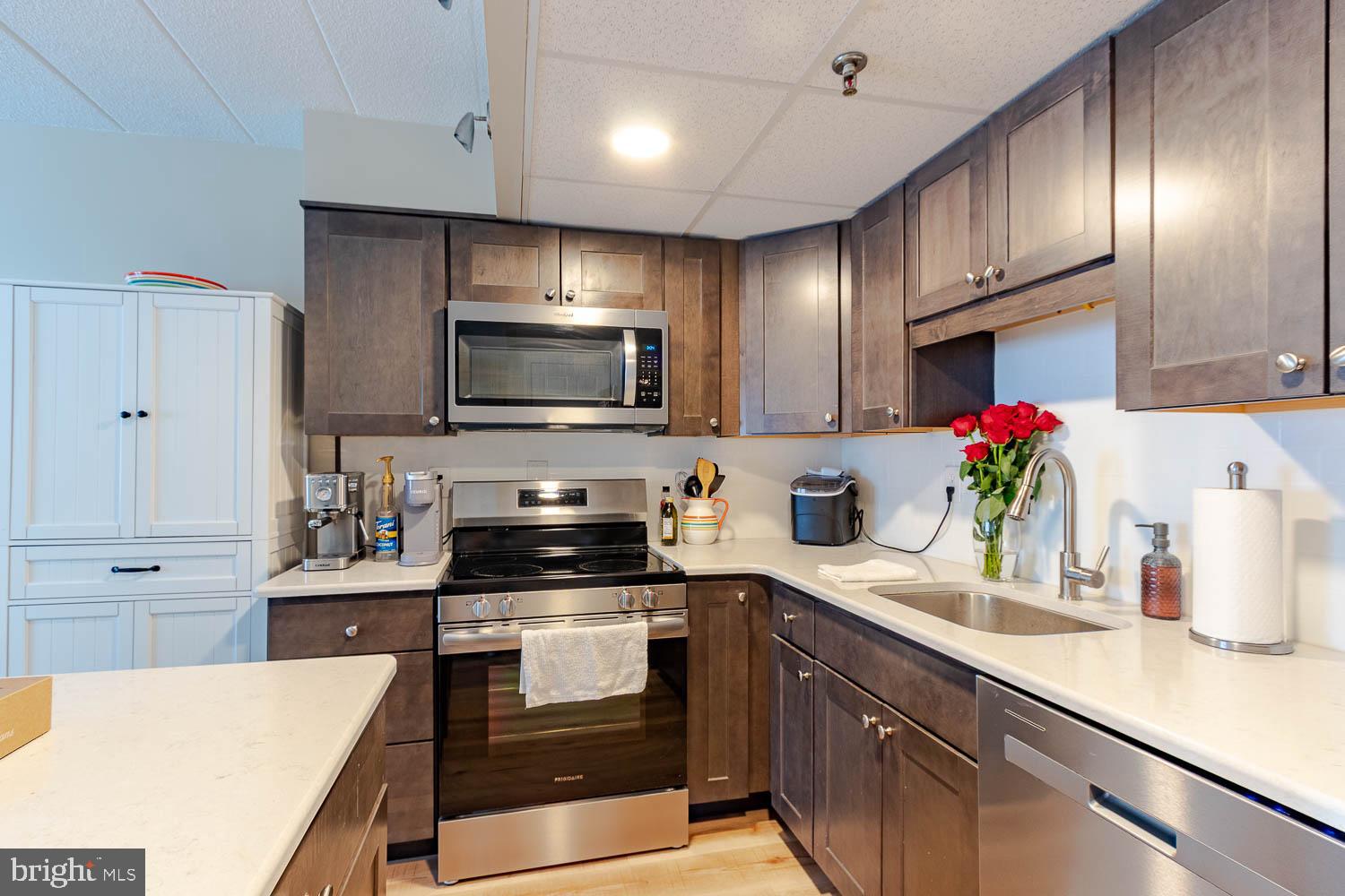 UNIVERSITY GATEWAY - Residential