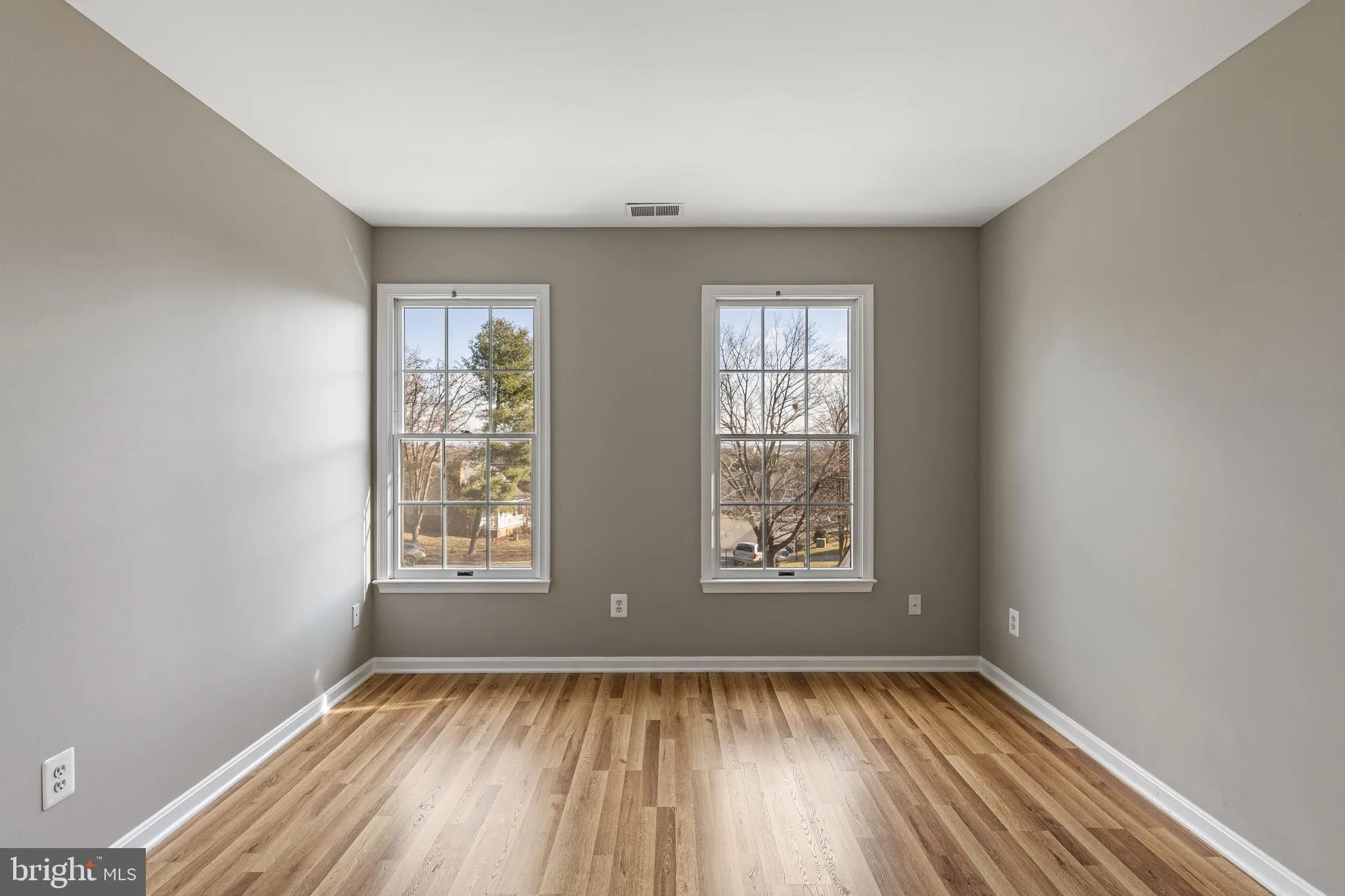 Winchester, Virginia 22601, United States, 4 Bedrooms Bedrooms, ,3 BathroomsBathrooms,Residential,Pending,29683