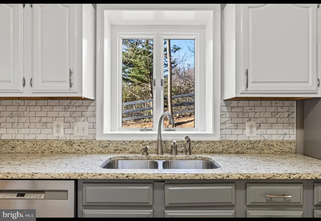 Winchester, Virginia 22601, United States, 4 Bedrooms Bedrooms, ,3 BathroomsBathrooms,Residential,Pending,29683