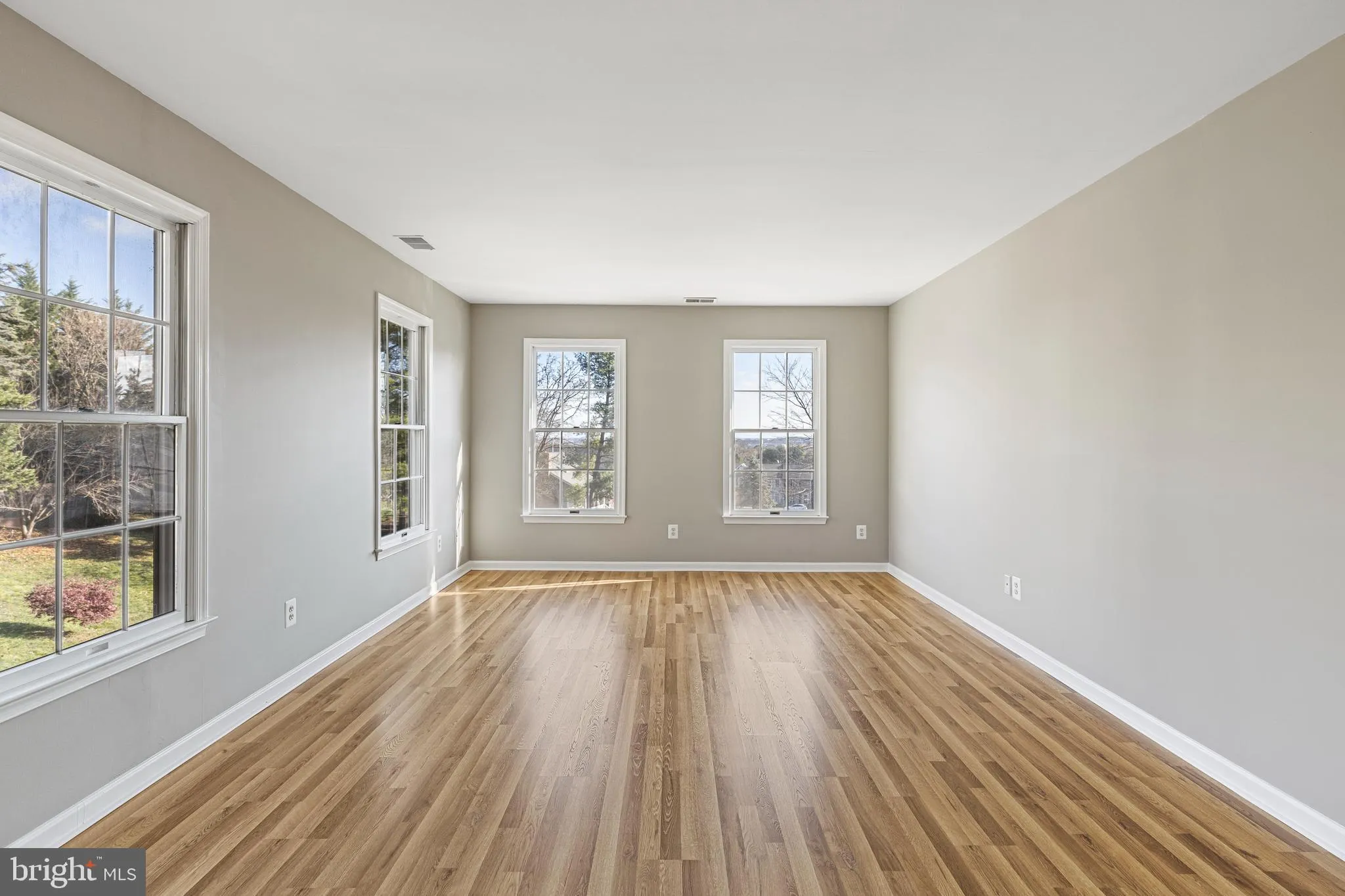 Winchester, Virginia 22601, United States, 4 Bedrooms Bedrooms, ,3 BathroomsBathrooms,Residential,Pending,29683