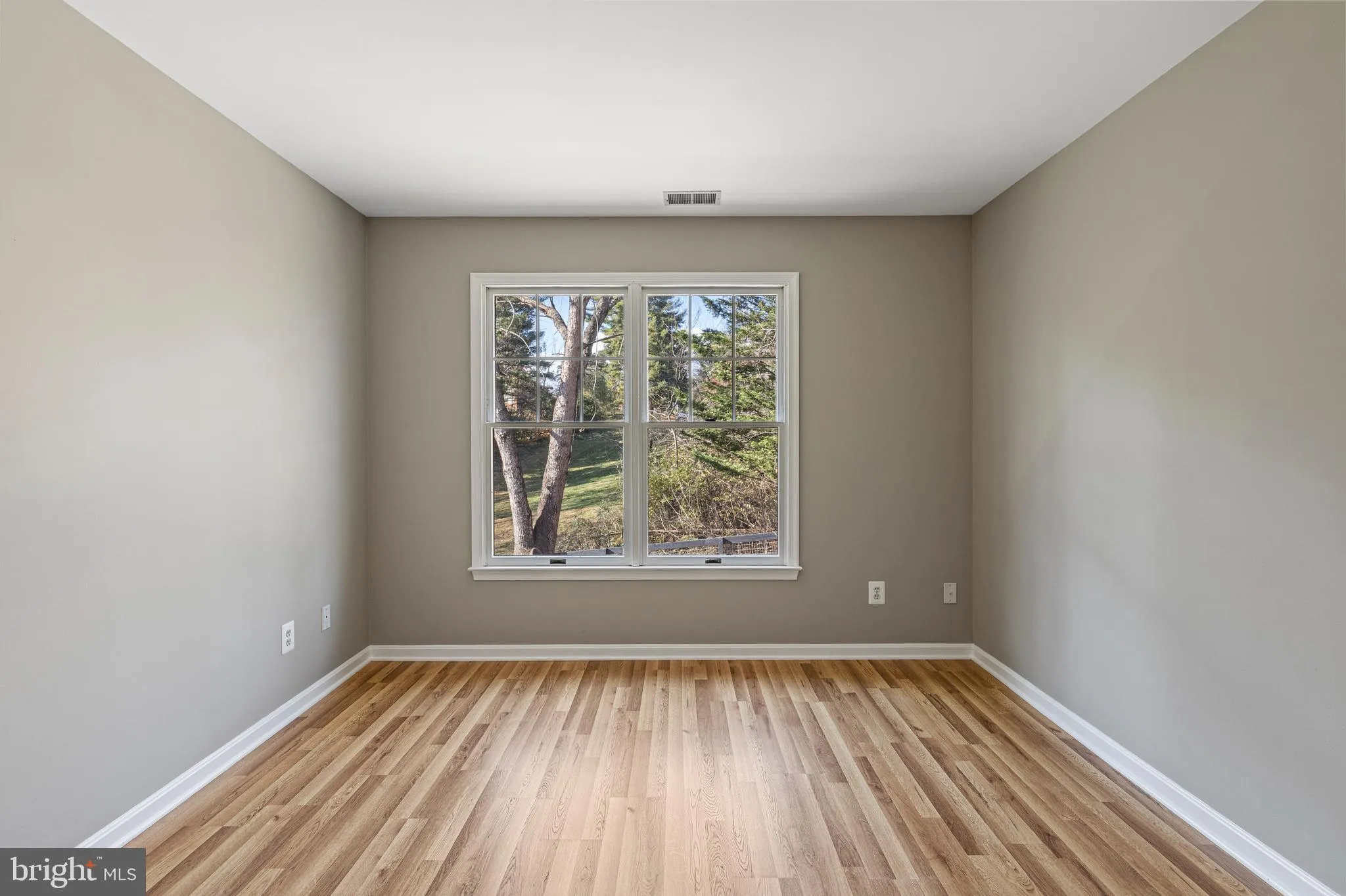 Winchester, Virginia 22601, United States, 4 Bedrooms Bedrooms, ,3 BathroomsBathrooms,Residential,Pending,29683