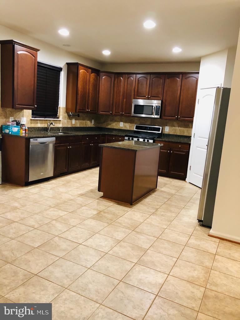 BRAMBLETON LANDBAY 2 - Residential Lease