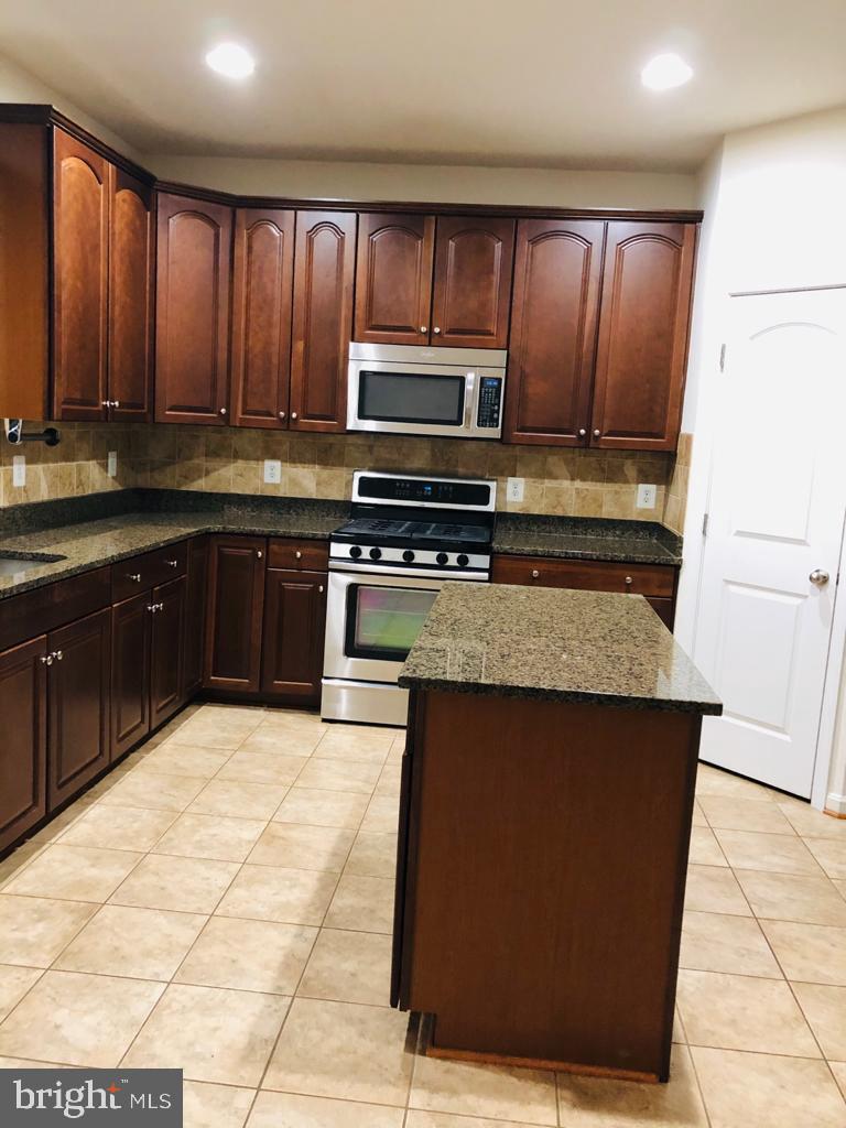 BRAMBLETON LANDBAY 2 - Residential Lease