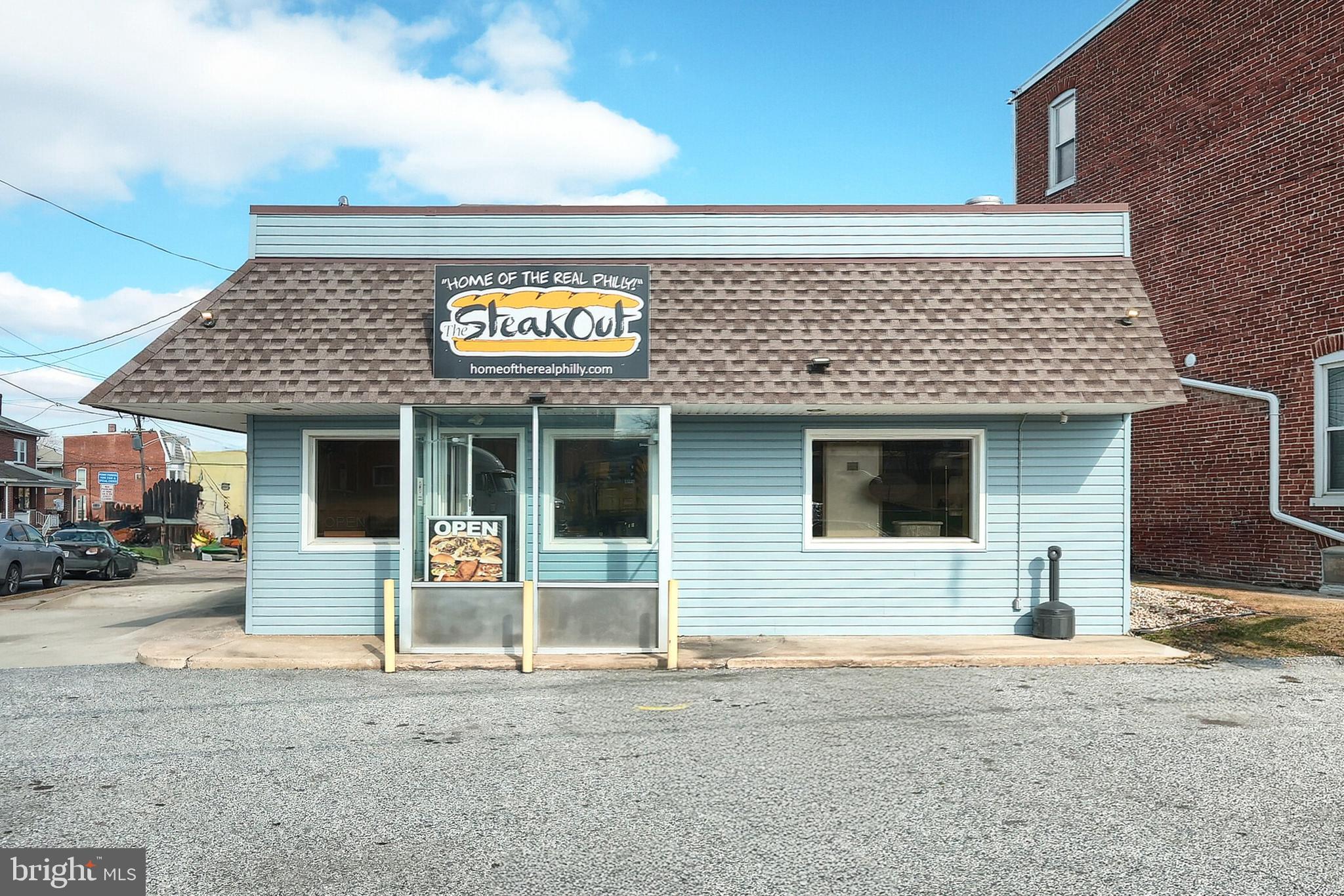 This well-finished commercial space offers a prime business opportunity located on highly visible West Market Street in West York Borough, it benefits from excellent foot traffic and accessibility. Approved for dine-in seating and ideal for pickup and delivery services, this versatile property is perfect for various food concepts, whether a bakery, coffee shop, or another specialty eatery. With its inviting layout and high-traffic location, this space is ready for your next venture. Don’t miss out on this exceptional opportunity!
