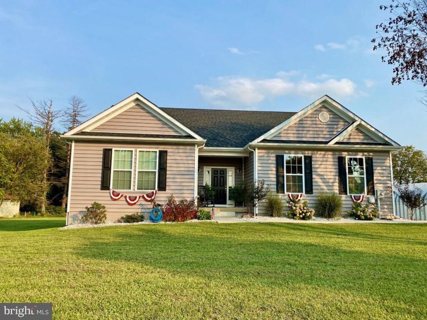 3 bedrooms with carpet, huge walk-in closet, 2 full baths with granite, Hardwood flooring,  electric fireplace,  beautiful kitchen with granite .!  No, Hoa. , Trex deck with stairs that back up to trees, private,  Huge walkup Unfinished basement. 
Great commuter location less than a mile to Interstate 81 at the Inwood exit 
Rent spree $38 fee per person credit report    

The covered pole barn is for owners' use only, never park in the pole barn