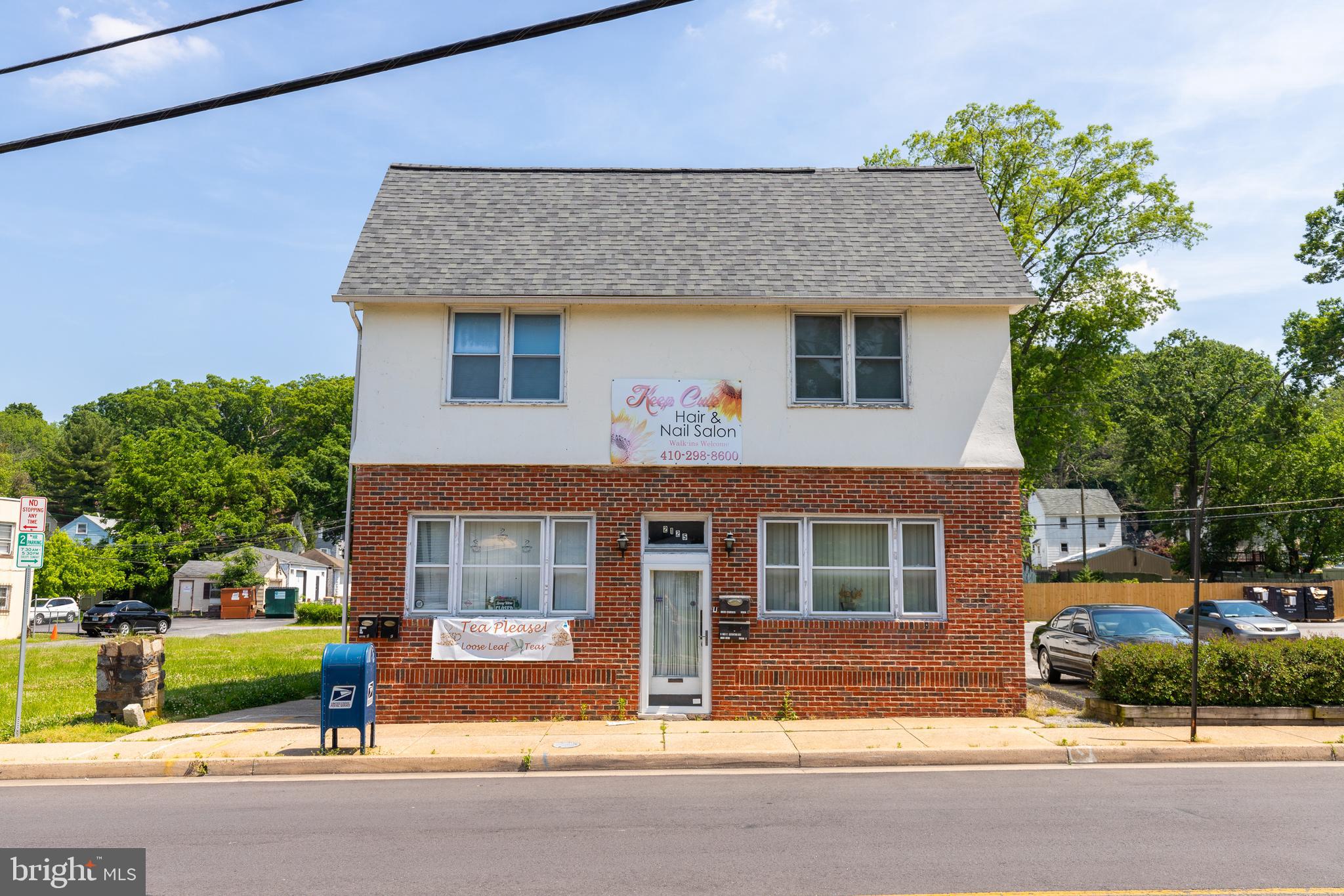 Main image without alt text