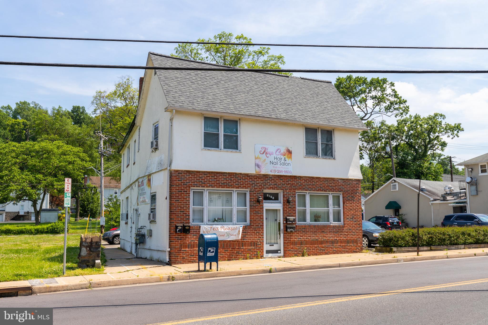 Main image without alt text