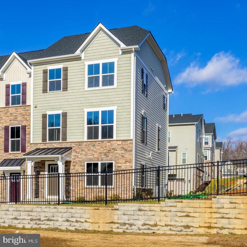 PONDS EDGE - Residential Lease