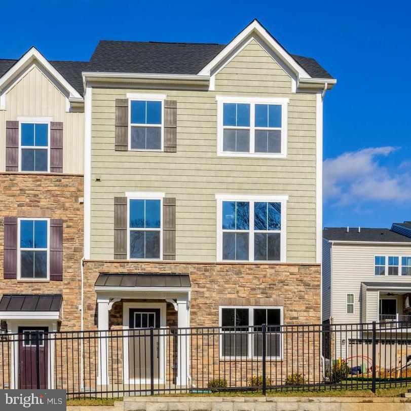 PONDS EDGE - Residential Lease