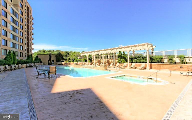 MIDTOWN ALEXANDRIA STATION CONDOMINIUM - Residential Lease