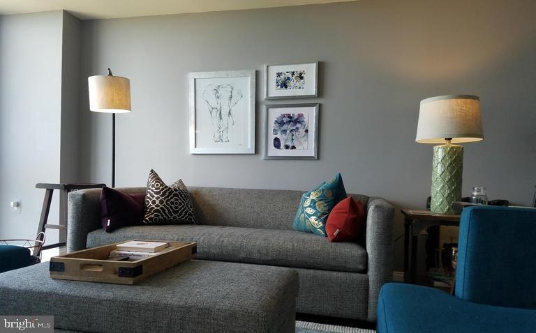 MIDTOWN ALEXANDRIA STATION CONDOMINIUM - Residential Lease