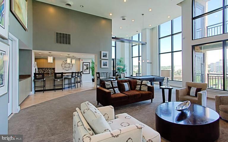 MIDTOWN ALEXANDRIA STATION CONDOMINIUM - Residential Lease