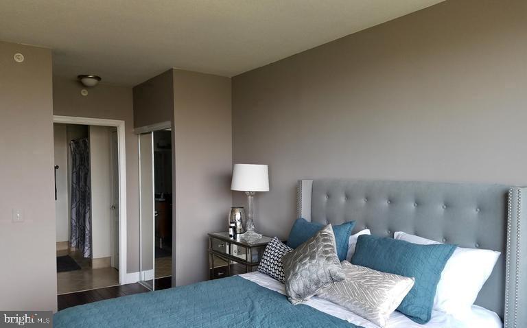 MIDTOWN ALEXANDRIA STATION CONDOMINIUM - Residential Lease