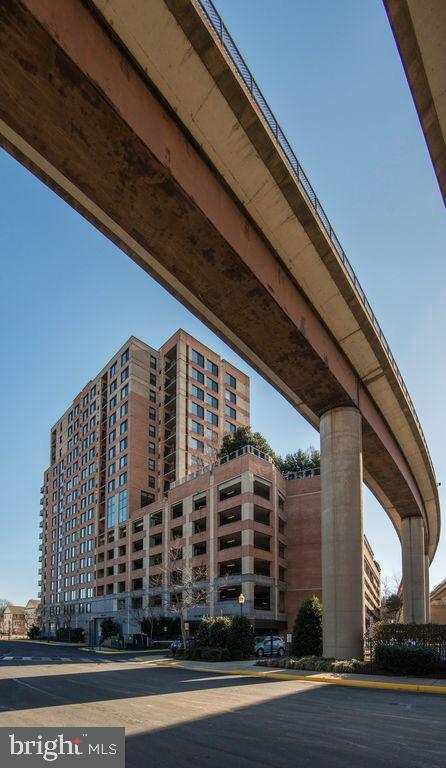 MIDTOWN ALEXANDRIA STATION CONDOMINIUM - Residential Lease