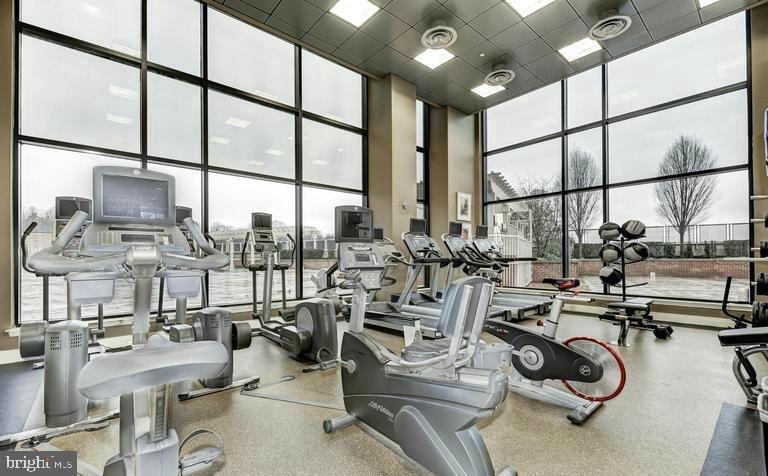 MIDTOWN ALEXANDRIA STATION CONDOMINIUM - Residential Lease