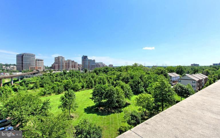 MIDTOWN ALEXANDRIA STATION CONDOMINIUM - Residential Lease