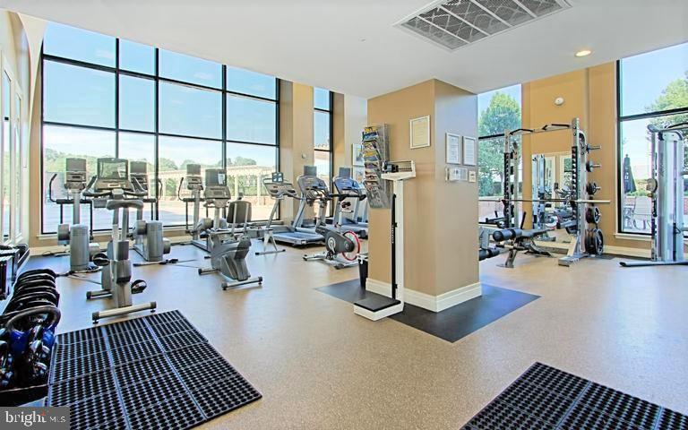 MIDTOWN ALEXANDRIA STATION CONDOMINIUM - Residential Lease