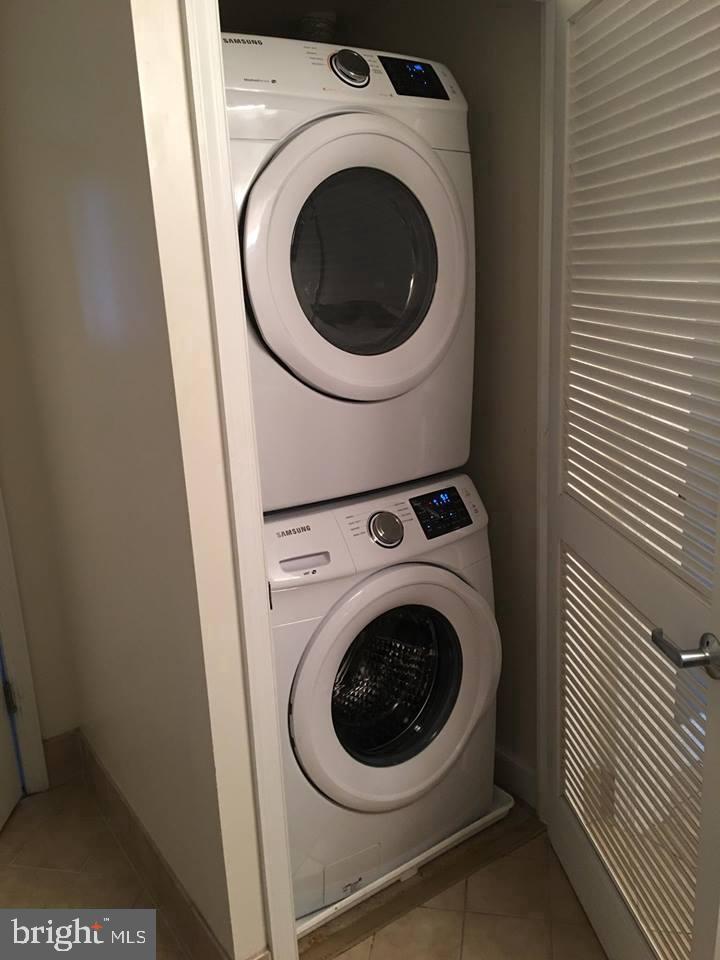 MIDTOWN ALEXANDRIA STATION CONDOMINIUM - Residential Lease