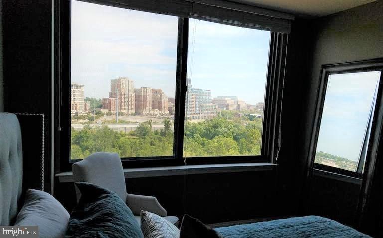 MIDTOWN ALEXANDRIA STATION CONDOMINIUM - Residential Lease