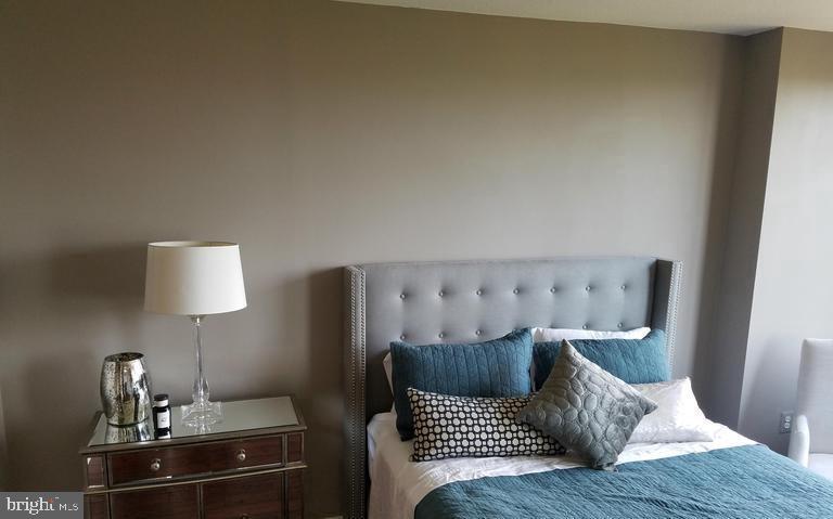 MIDTOWN ALEXANDRIA STATION CONDOMINIUM - Residential Lease