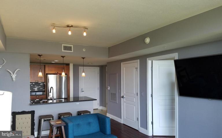 MIDTOWN ALEXANDRIA STATION CONDOMINIUM - Residential Lease