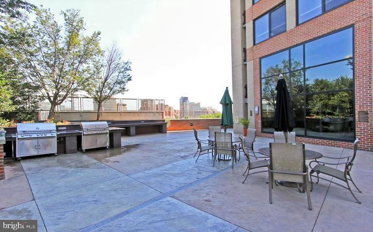 MIDTOWN ALEXANDRIA STATION CONDOMINIUM - Residential Lease