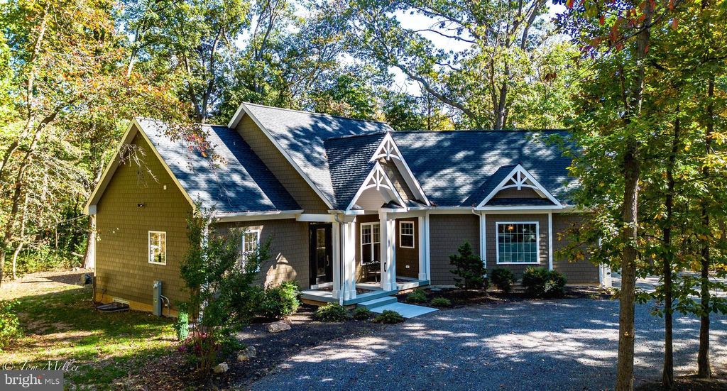 Photo of 213 Blue Heron Drive, WESTMINSTER, MD 21157 (MLS # MDCR2030988)