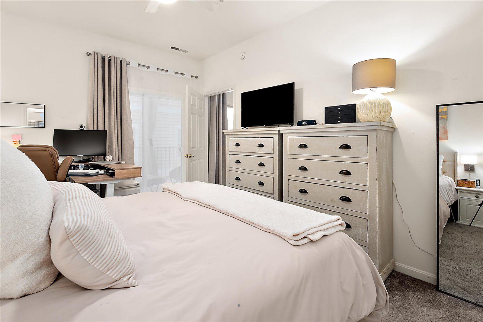 HEARTHSTONE MANOR - Residential