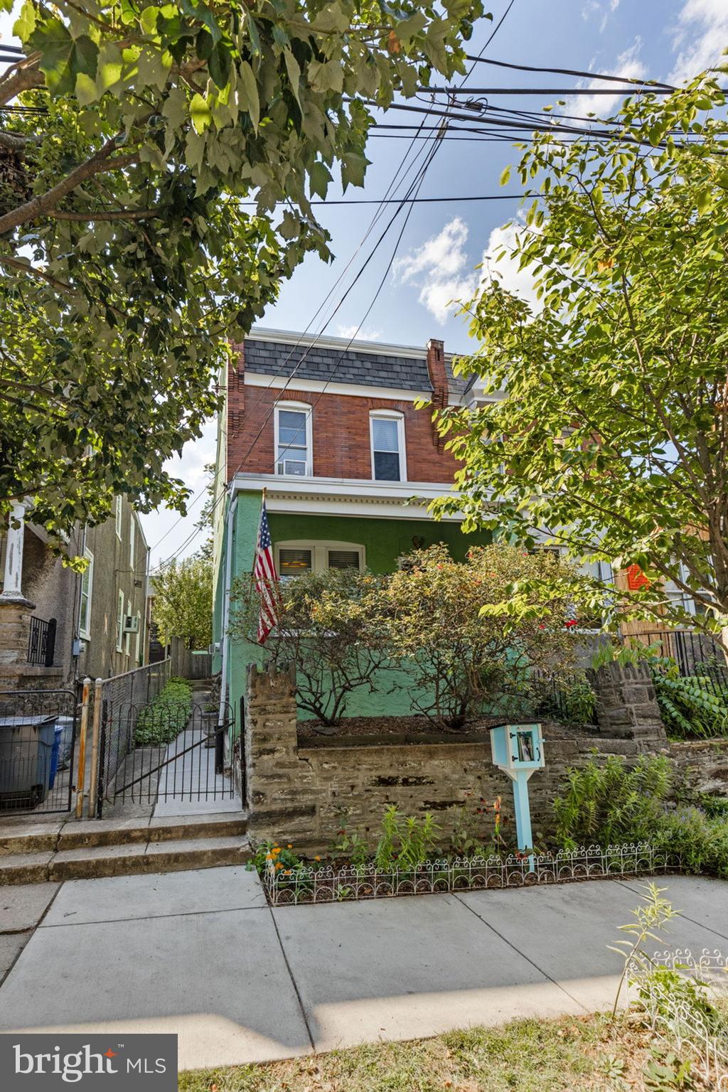 CHESTNUT HILL - Residential