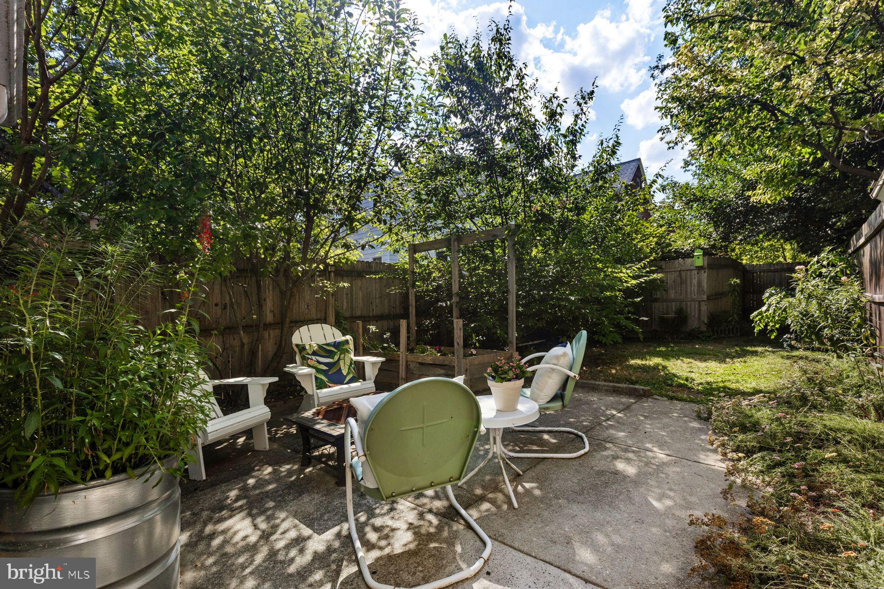 CHESTNUT HILL - Residential