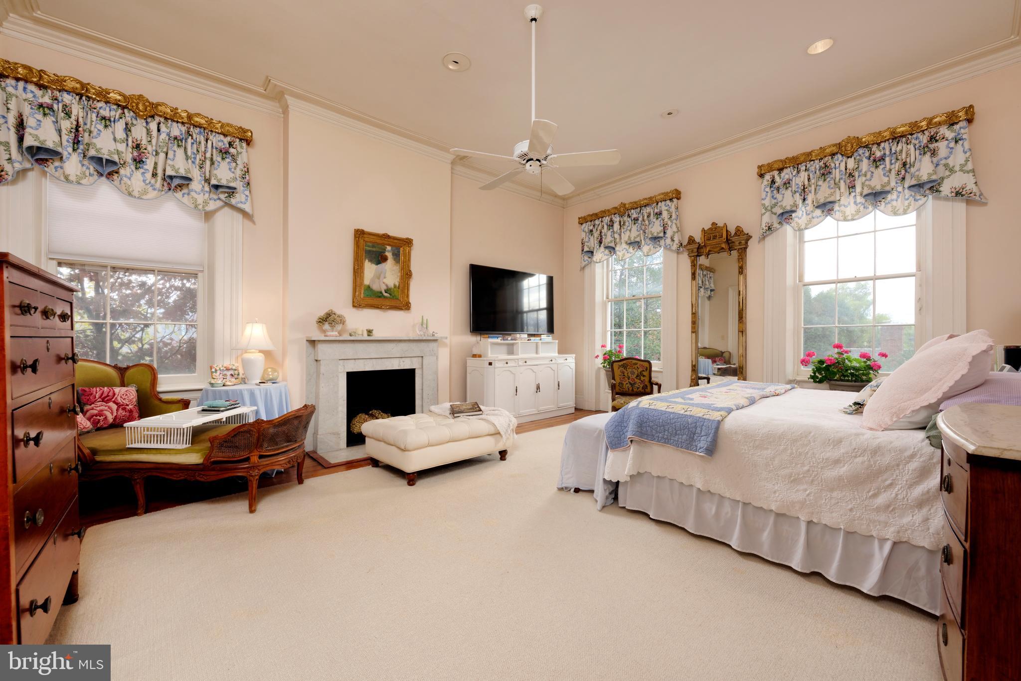 OLD TOWN ALEXANDRIA - Residential