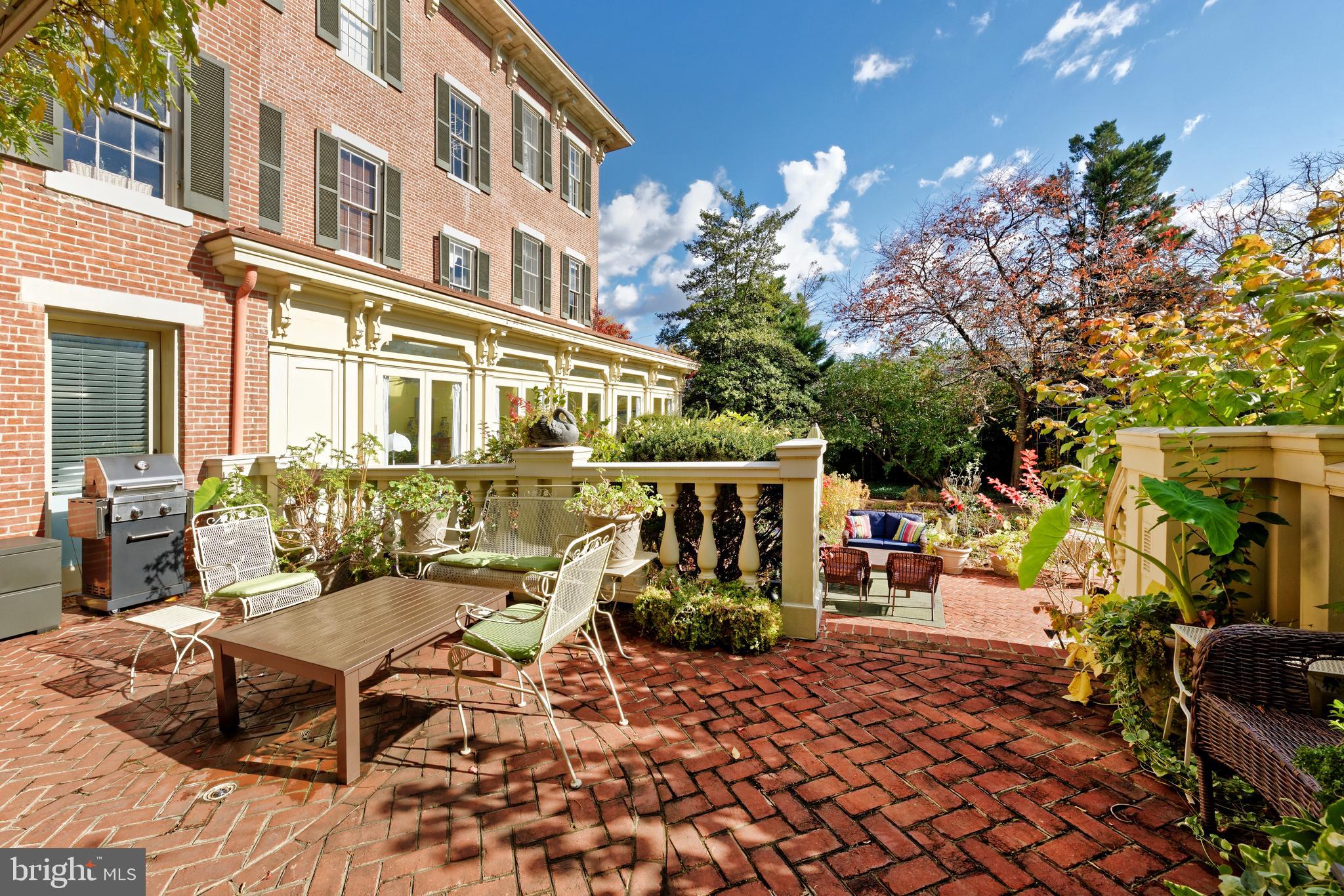 OLD TOWN ALEXANDRIA - Residential