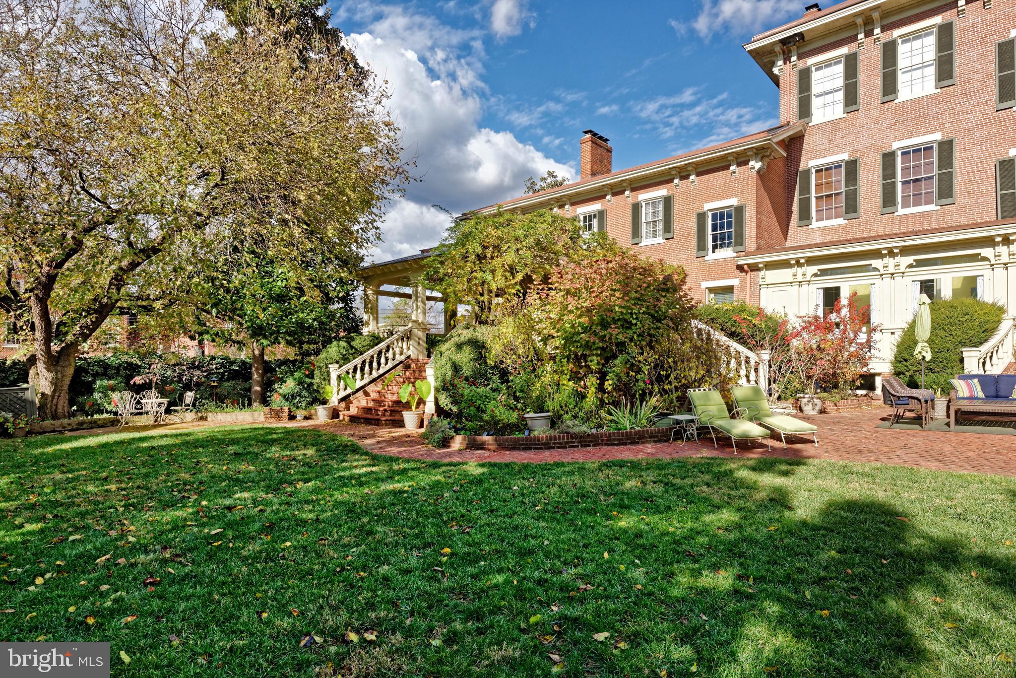 OLD TOWN ALEXANDRIA - Residential