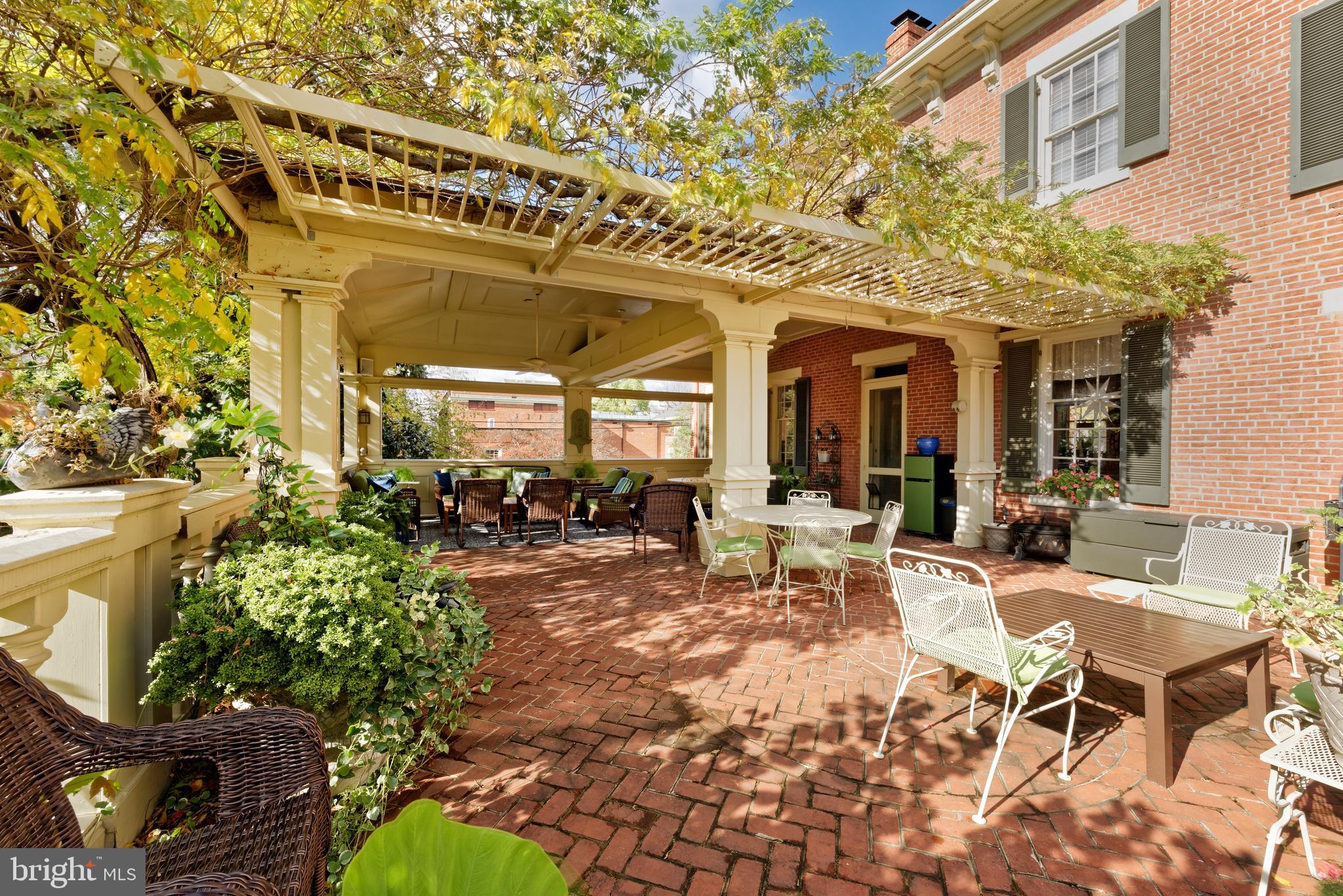 OLD TOWN ALEXANDRIA - Residential