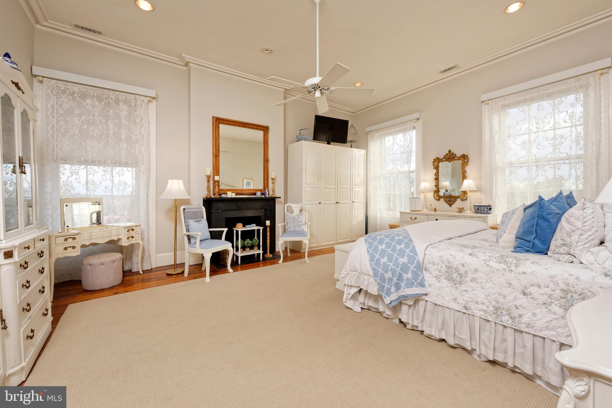 OLD TOWN ALEXANDRIA - Residential