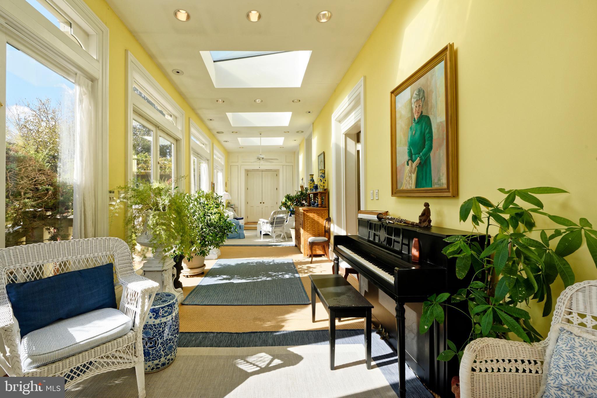 OLD TOWN ALEXANDRIA - Residential